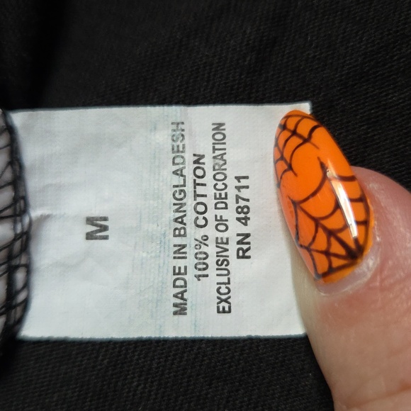 $1 WHEN BUNDLED Black Long Sleeve Shirt with Red Vampire Lips Design - Picture 4 of 4